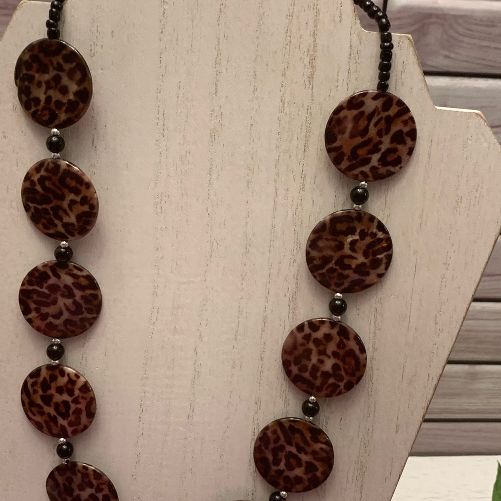 Handmade Animal Print Beaded Necklace - Picture 3 of 8